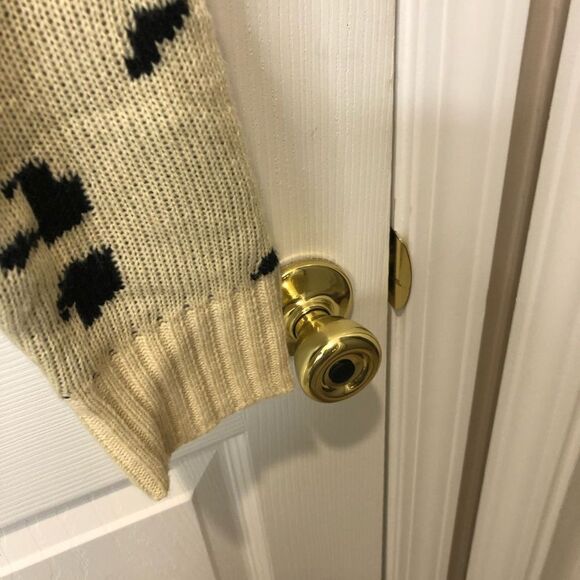 Angashion black and cream twin cheetahs king sleeve sweaters, size small - Picture 7 of 14